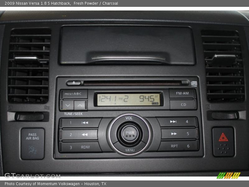 Fresh Powder / Charcoal 2009 Nissan Versa 1.8 S Hatchback