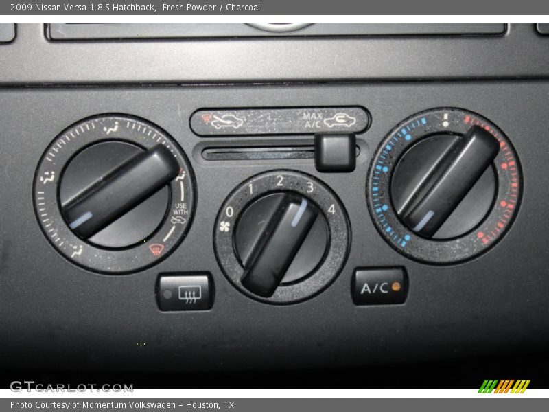 Fresh Powder / Charcoal 2009 Nissan Versa 1.8 S Hatchback