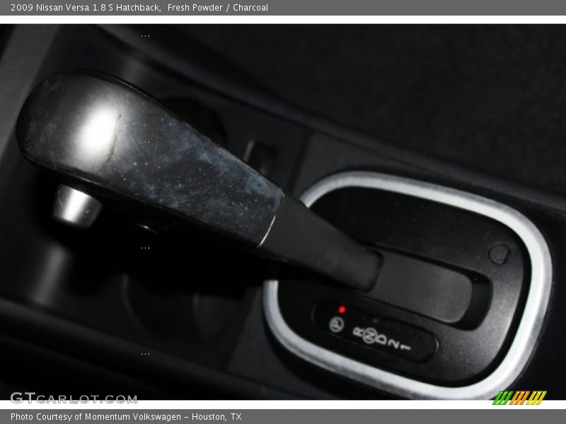 Fresh Powder / Charcoal 2009 Nissan Versa 1.8 S Hatchback