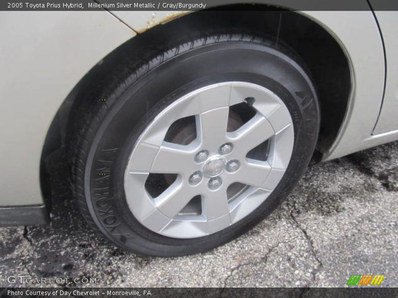 Millenium Silver Metallic / Gray/Burgundy 2005 Toyota Prius Hybrid