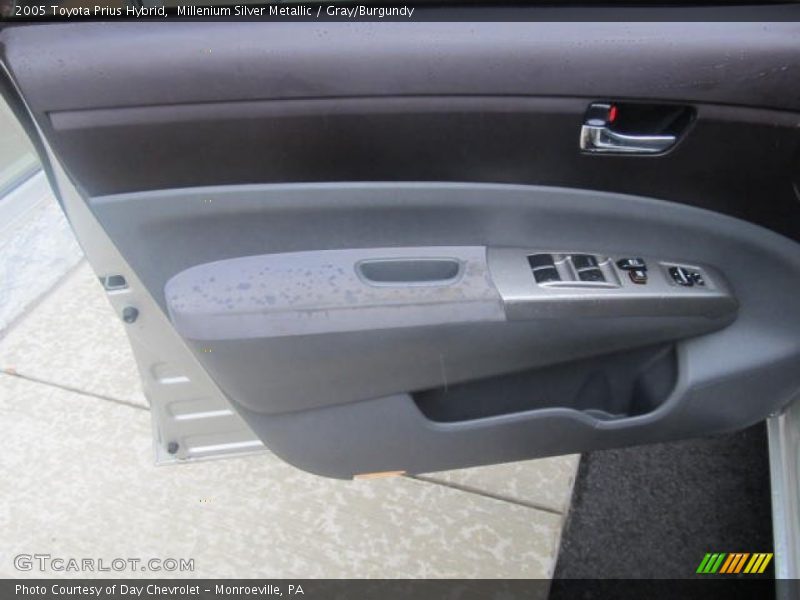 Millenium Silver Metallic / Gray/Burgundy 2005 Toyota Prius Hybrid