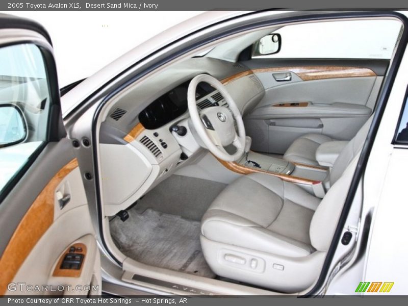 Desert Sand Mica / Ivory 2005 Toyota Avalon XLS