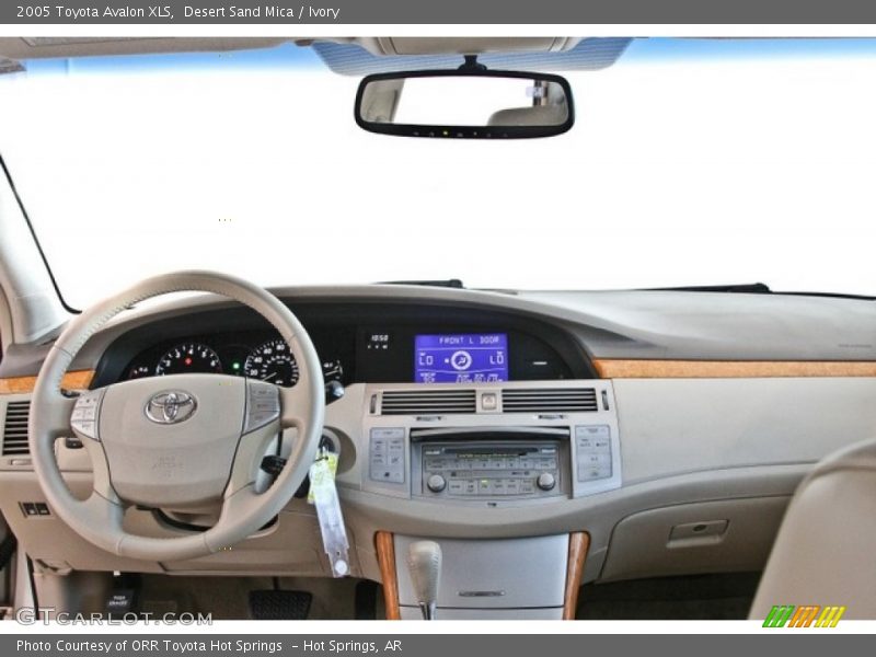 Desert Sand Mica / Ivory 2005 Toyota Avalon XLS