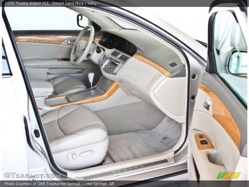 Desert Sand Mica / Ivory 2005 Toyota Avalon XLS