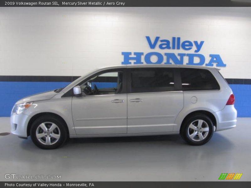 Mercury Sliver Metallic / Aero Grey 2009 Volkswagen Routan SEL