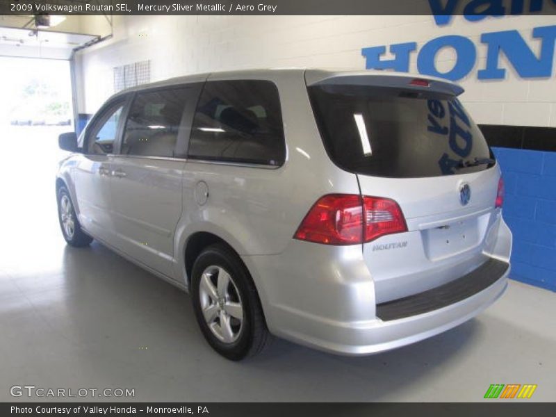 Mercury Sliver Metallic / Aero Grey 2009 Volkswagen Routan SEL