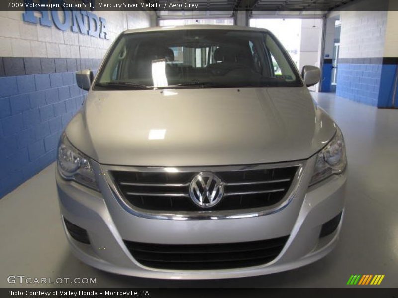 Mercury Sliver Metallic / Aero Grey 2009 Volkswagen Routan SEL