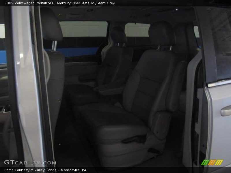 Mercury Sliver Metallic / Aero Grey 2009 Volkswagen Routan SEL