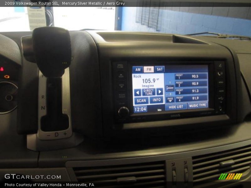 Mercury Sliver Metallic / Aero Grey 2009 Volkswagen Routan SEL