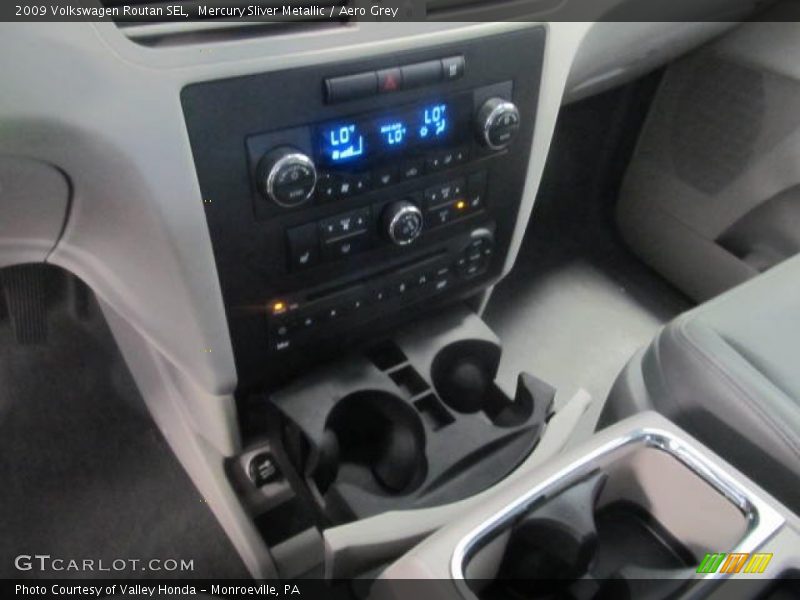 Mercury Sliver Metallic / Aero Grey 2009 Volkswagen Routan SEL