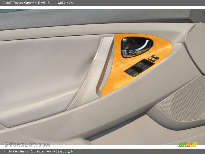 Super White / Ash 2007 Toyota Camry XLE V6