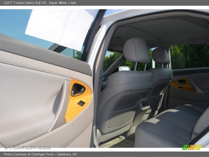 Super White / Ash 2007 Toyota Camry XLE V6
