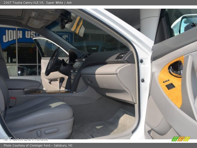 Super White / Ash 2007 Toyota Camry XLE V6