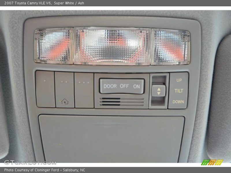 Super White / Ash 2007 Toyota Camry XLE V6
