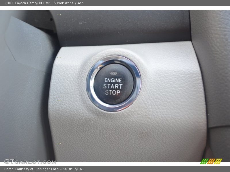 Super White / Ash 2007 Toyota Camry XLE V6