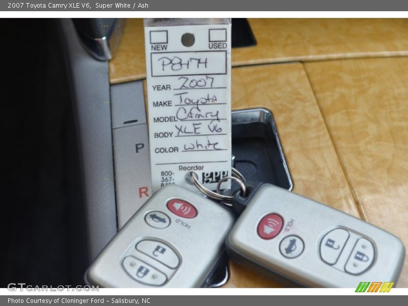Super White / Ash 2007 Toyota Camry XLE V6