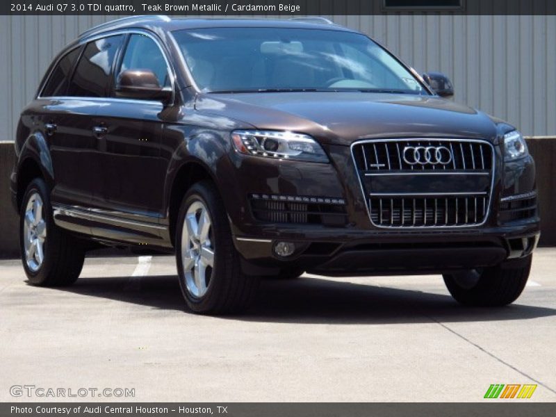 Front 3/4 View of 2014 Q7 3.0 TDI quattro