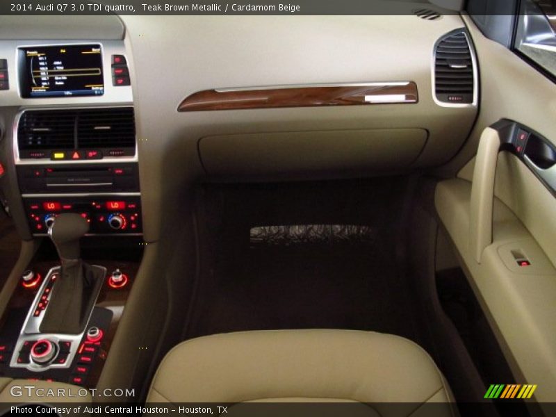Dashboard of 2014 Q7 3.0 TDI quattro