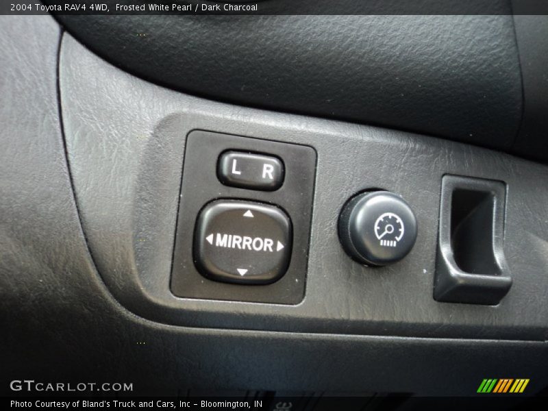 Frosted White Pearl / Dark Charcoal 2004 Toyota RAV4 4WD