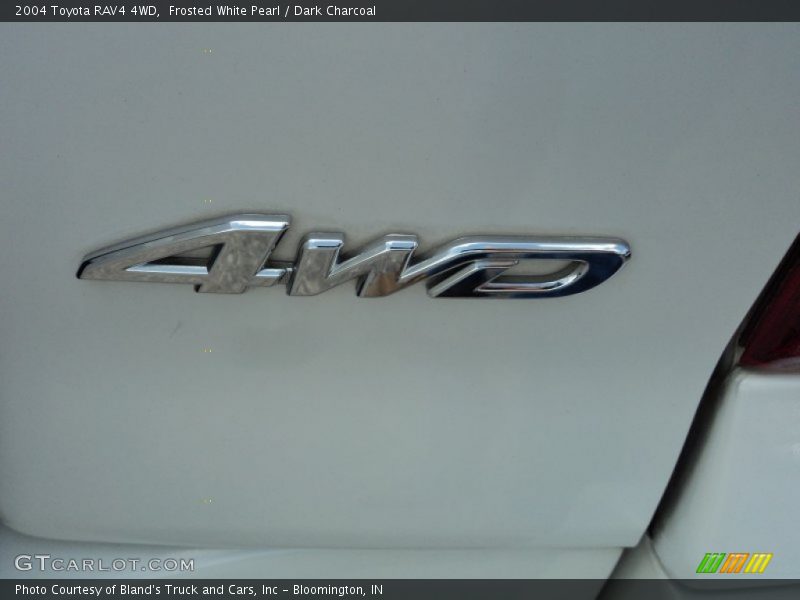 Frosted White Pearl / Dark Charcoal 2004 Toyota RAV4 4WD
