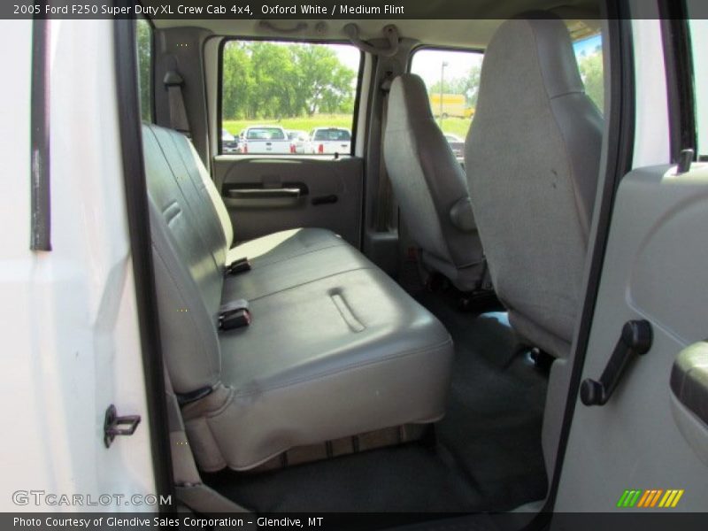 Oxford White / Medium Flint 2005 Ford F250 Super Duty XL Crew Cab 4x4