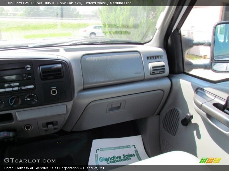 Oxford White / Medium Flint 2005 Ford F250 Super Duty XL Crew Cab 4x4