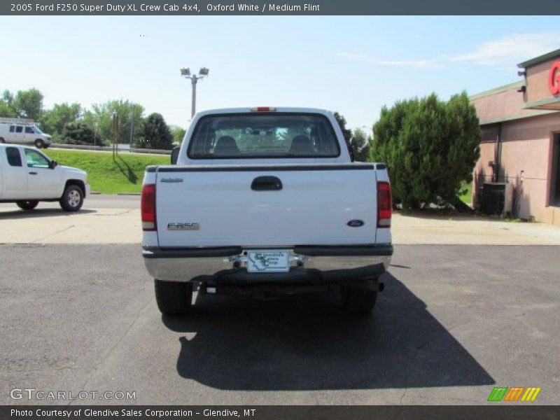 Oxford White / Medium Flint 2005 Ford F250 Super Duty XL Crew Cab 4x4