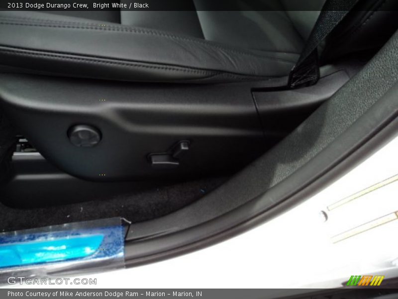 Bright White / Black 2013 Dodge Durango Crew