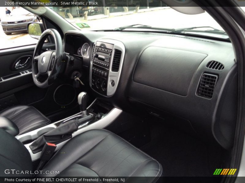 Dashboard of 2006 Mariner Luxury