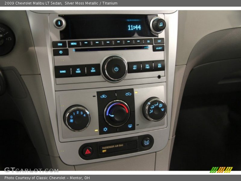 Controls of 2009 Malibu LT Sedan