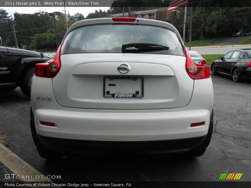 White Pearl / Black/Silver Trim 2011 Nissan Juke S