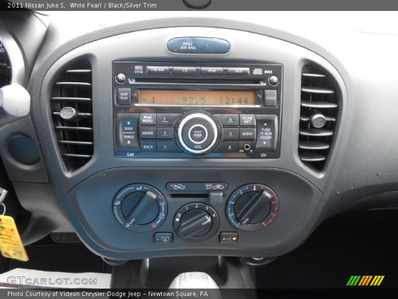 White Pearl / Black/Silver Trim 2011 Nissan Juke S