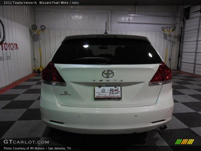 Blizzard Pearl White / Ivory 2011 Toyota Venza I4