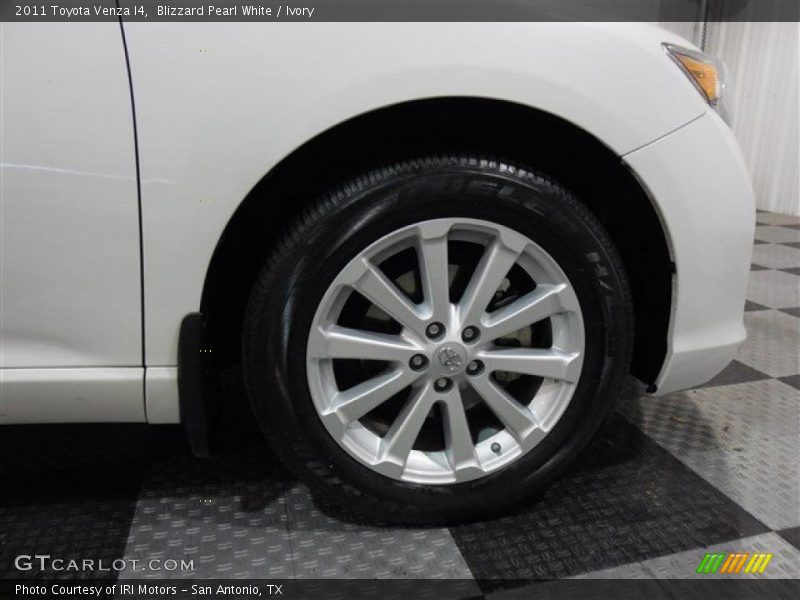 Blizzard Pearl White / Ivory 2011 Toyota Venza I4