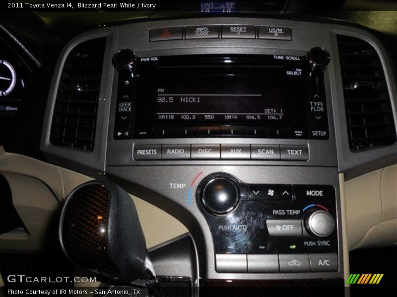 Blizzard Pearl White / Ivory 2011 Toyota Venza I4
