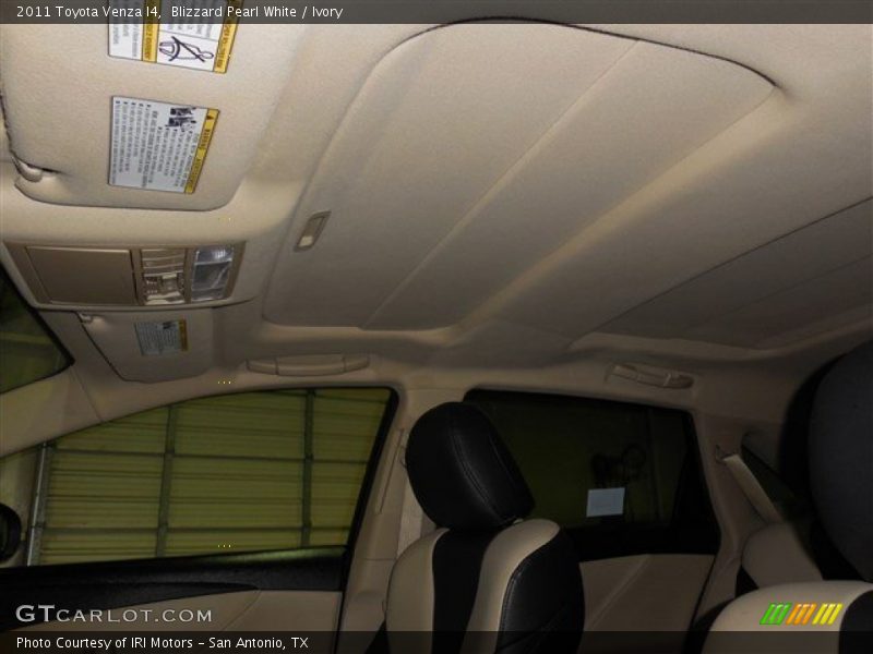 Blizzard Pearl White / Ivory 2011 Toyota Venza I4