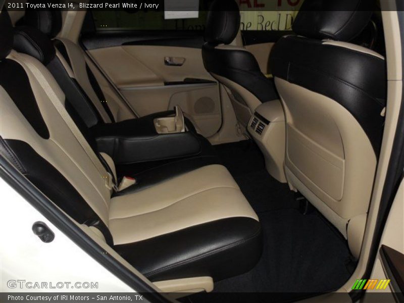 Blizzard Pearl White / Ivory 2011 Toyota Venza I4