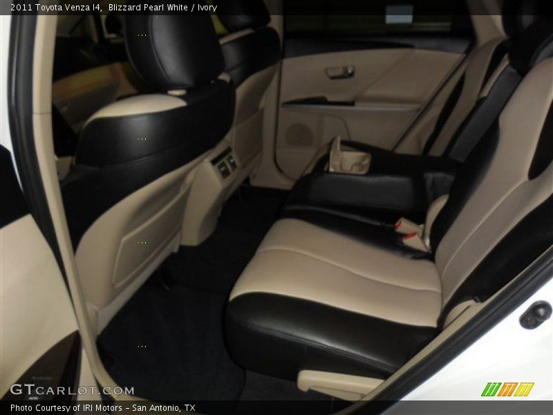 Blizzard Pearl White / Ivory 2011 Toyota Venza I4