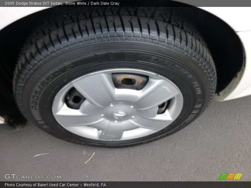 Stone White / Dark Slate Gray 2005 Dodge Stratus SXT Sedan