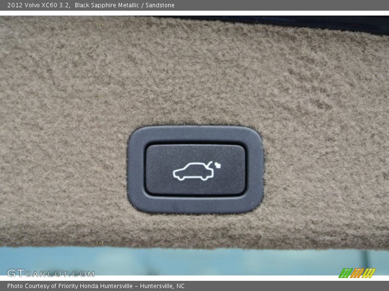 Black Sapphire Metallic / Sandstone 2012 Volvo XC60 3.2