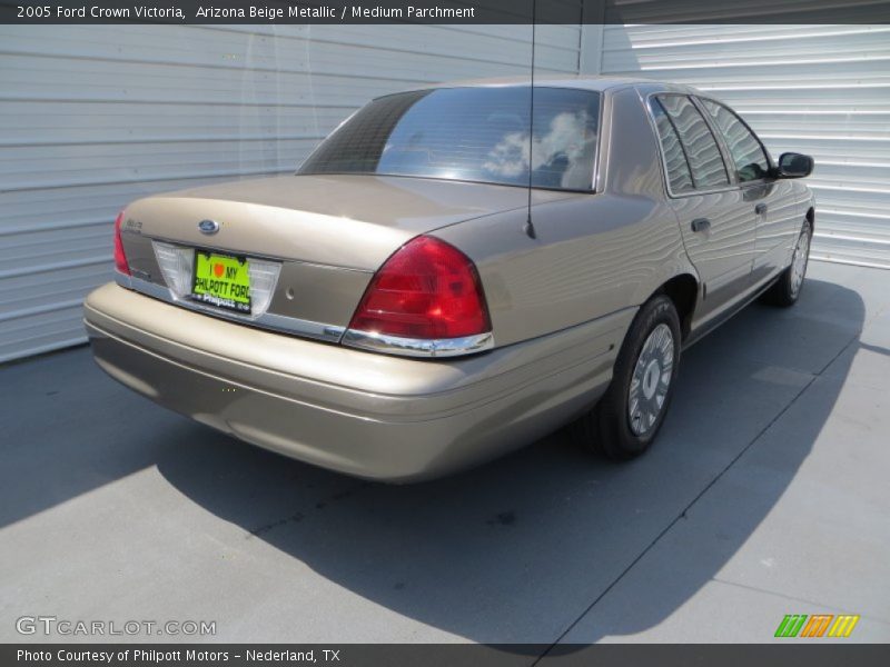 Arizona Beige Metallic / Medium Parchment 2005 Ford Crown Victoria