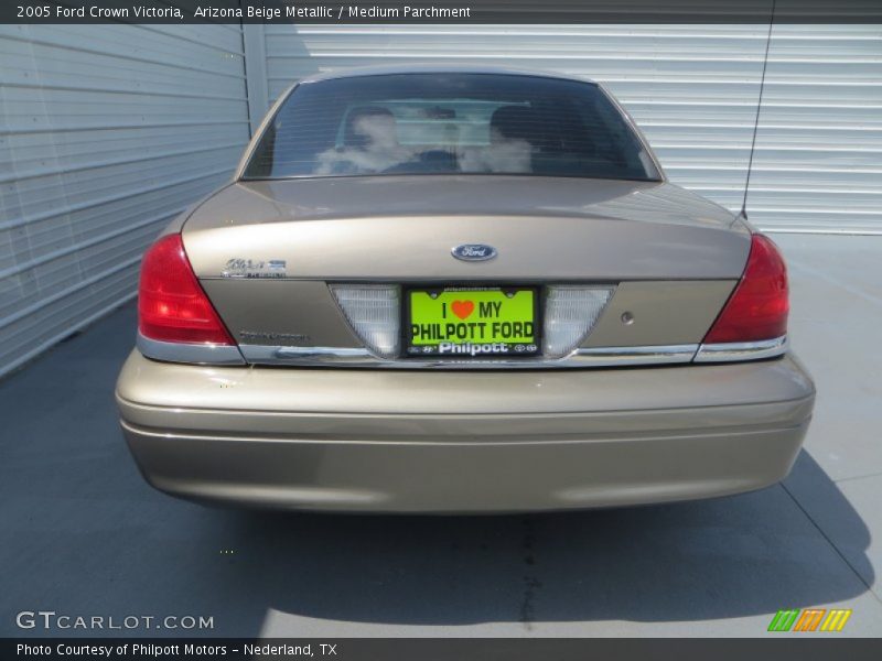 Arizona Beige Metallic / Medium Parchment 2005 Ford Crown Victoria