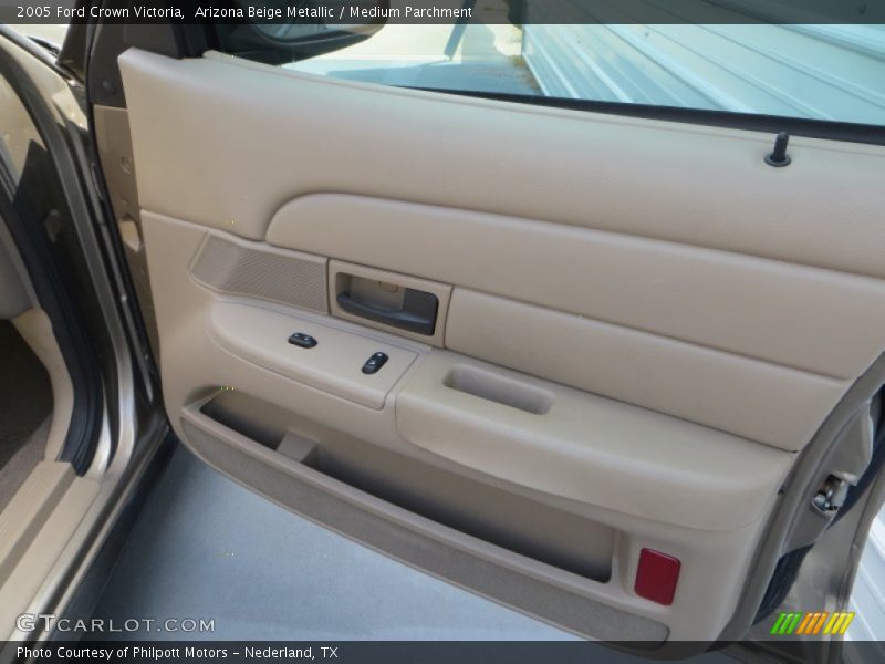 Arizona Beige Metallic / Medium Parchment 2005 Ford Crown Victoria