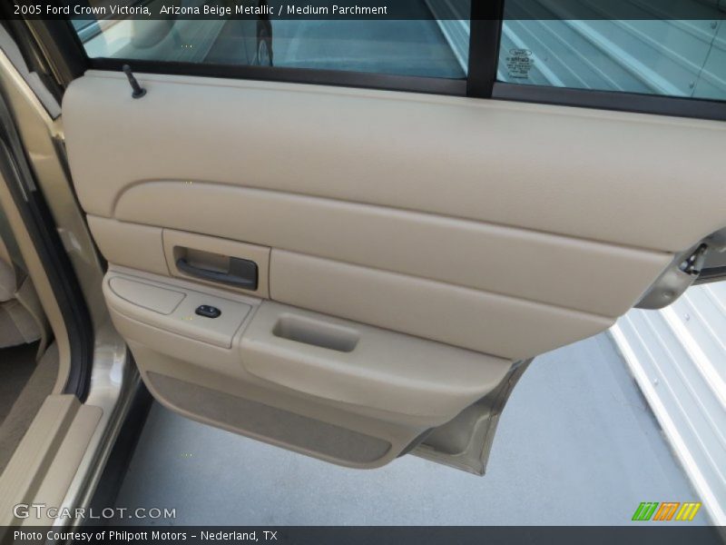 Arizona Beige Metallic / Medium Parchment 2005 Ford Crown Victoria