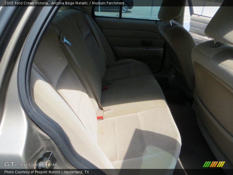 Arizona Beige Metallic / Medium Parchment 2005 Ford Crown Victoria