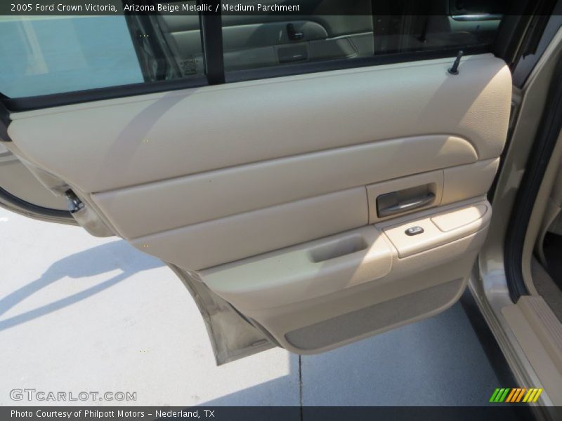Arizona Beige Metallic / Medium Parchment 2005 Ford Crown Victoria