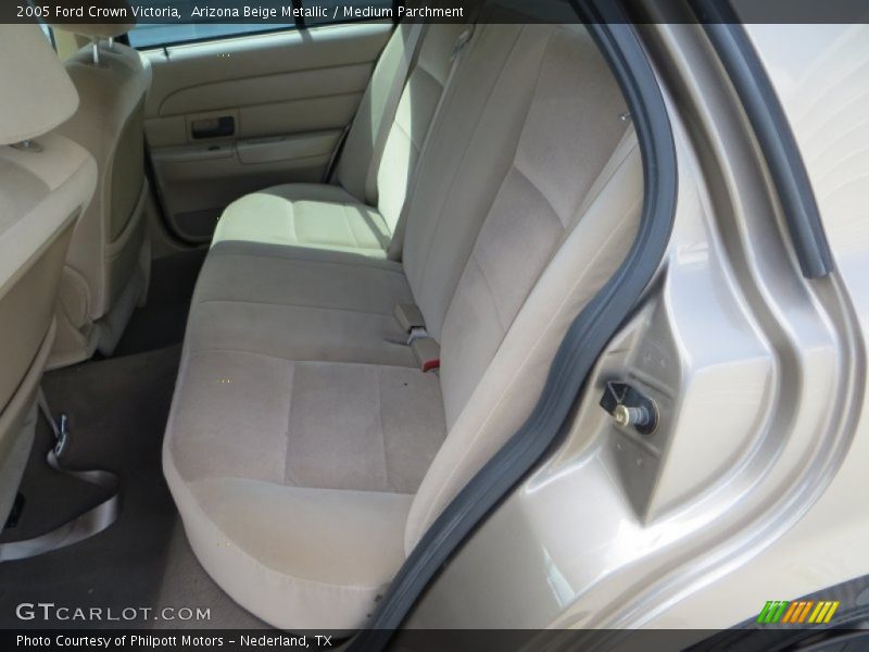 Arizona Beige Metallic / Medium Parchment 2005 Ford Crown Victoria