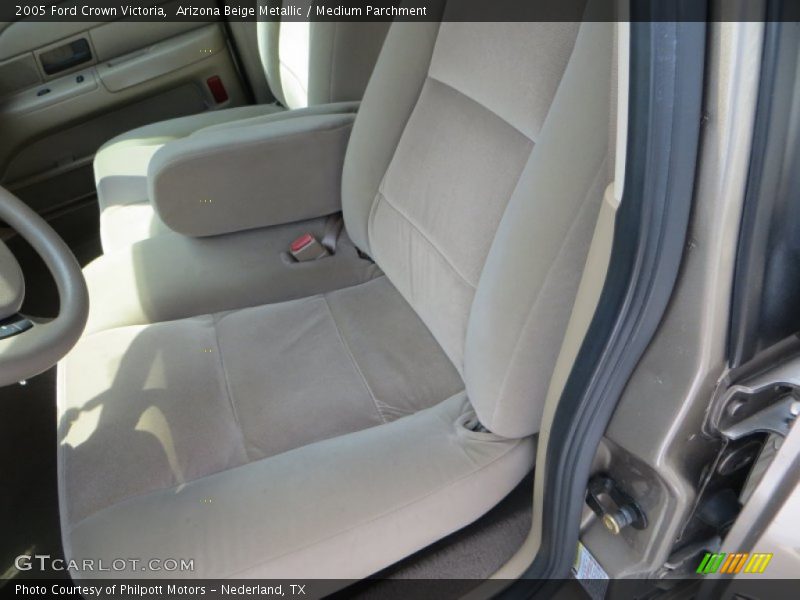 Arizona Beige Metallic / Medium Parchment 2005 Ford Crown Victoria