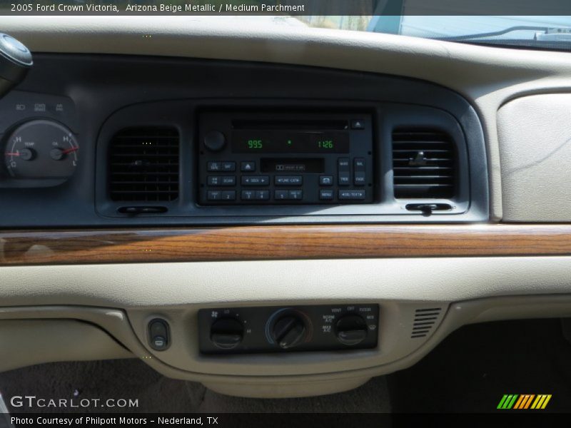 Arizona Beige Metallic / Medium Parchment 2005 Ford Crown Victoria