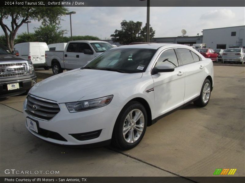 Oxford White / Dune 2014 Ford Taurus SEL